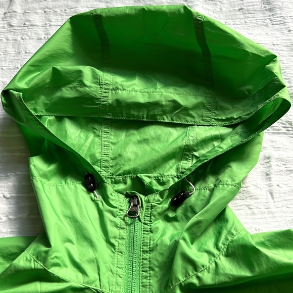 Marmot lightweight windbreaker jacket - Picture 3 of 5